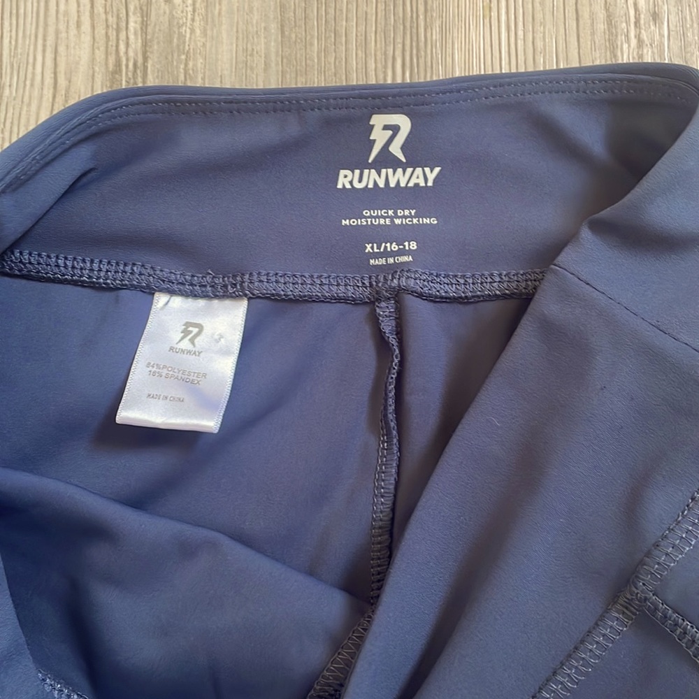 Runway, gray, compression - Picture 2 of 3